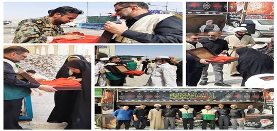 استقبال از زائرین پاکستانی با پرچم گنبد و بارگاه مطهر حضرت ابا عبدالله الحسین(ع)